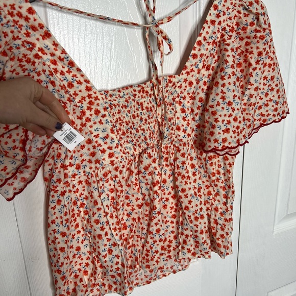 Old navy red white blue floral flutter sleeve top nwt - Picture 5 of 6